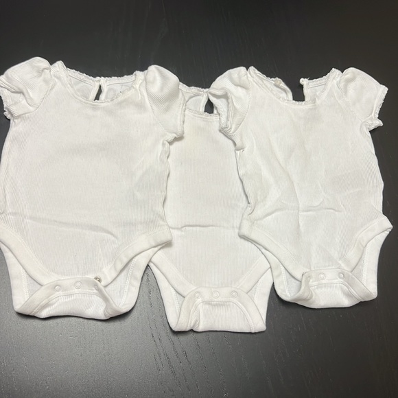 Baby gap cluny bodysuit 3pcs 0-3months - Picture 2 of 6